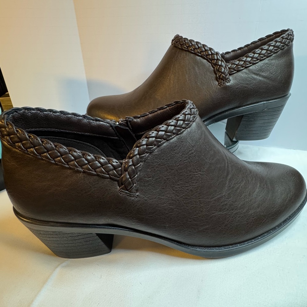 Easy Street ankle boots NWOT side zipper chunky heel braided detail brown 12W